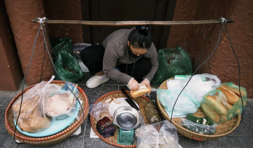 Bàn ăn tại Huỳnh Thanh Vinh